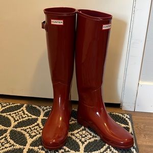 Hunter tall rainboots red gloss